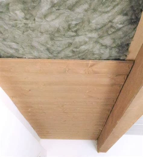 Come isolare un soffitto in legno?